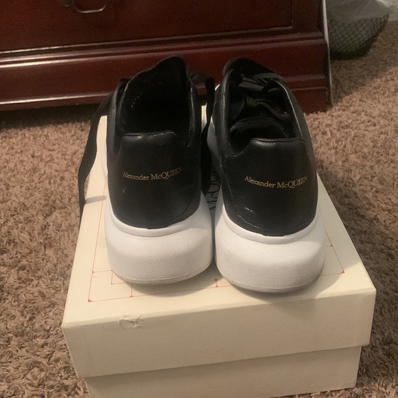 Alexander McQueen - Picture 4 of 7